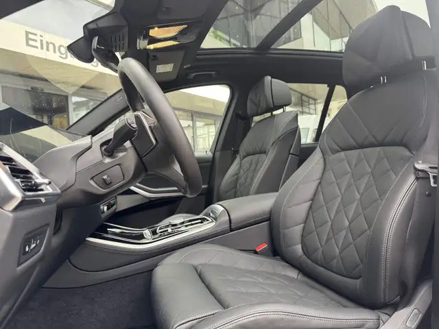 BMW X5 view 8