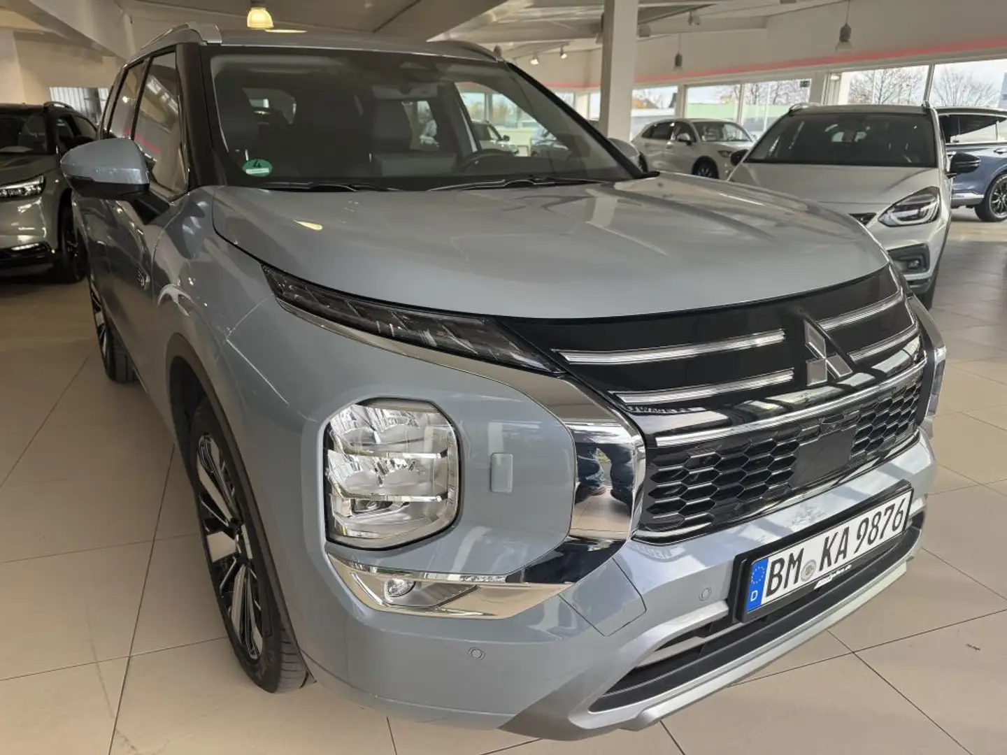 Mitsubishi Outlander 2.4 4WD Plug-In Hybrid Top Grau - 2