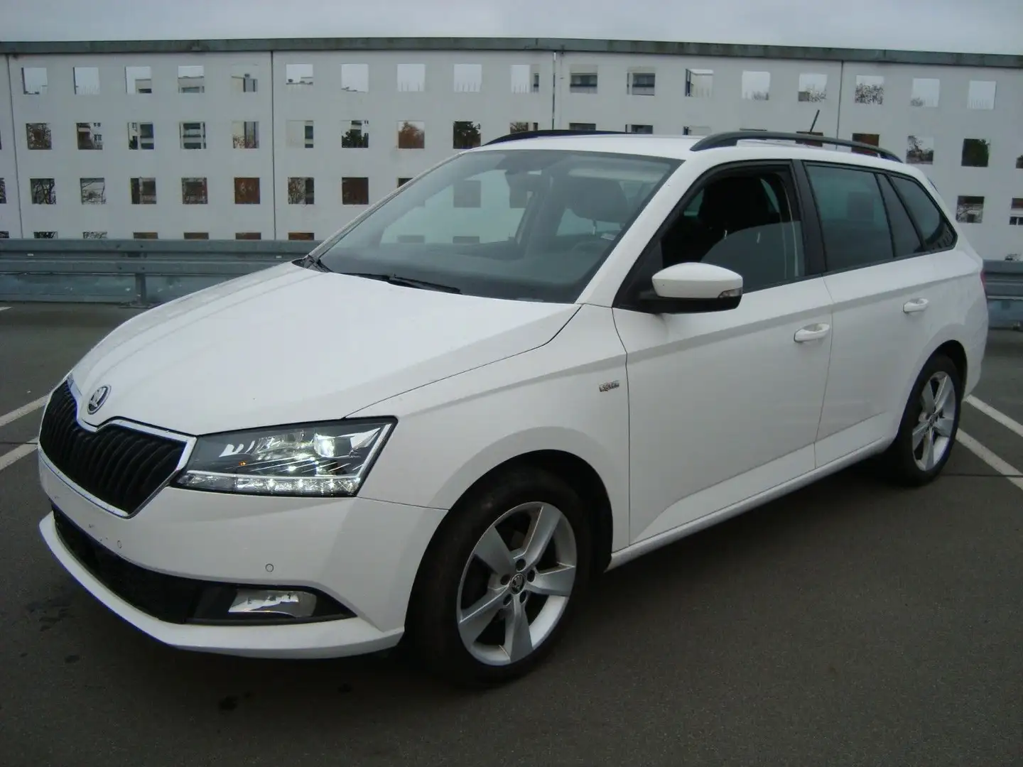 Skoda Fabia Combi 1.0 TSI Soleil,Mod.2020,Navi,Led,ACC Weiß - 1