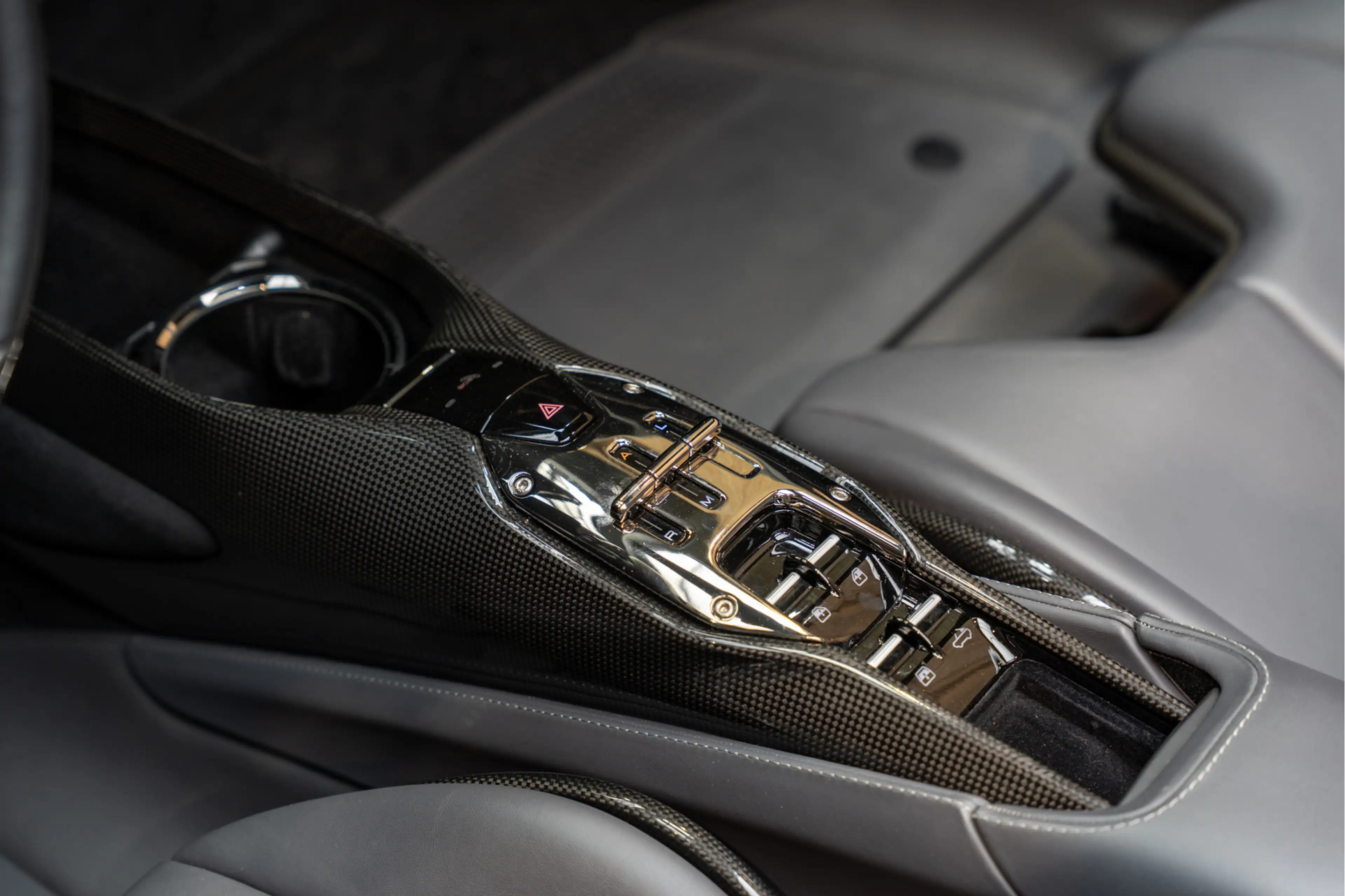 Ferrari SF90 Spider Full Carbon 4.0 V8 Carbon Seats — photo 33