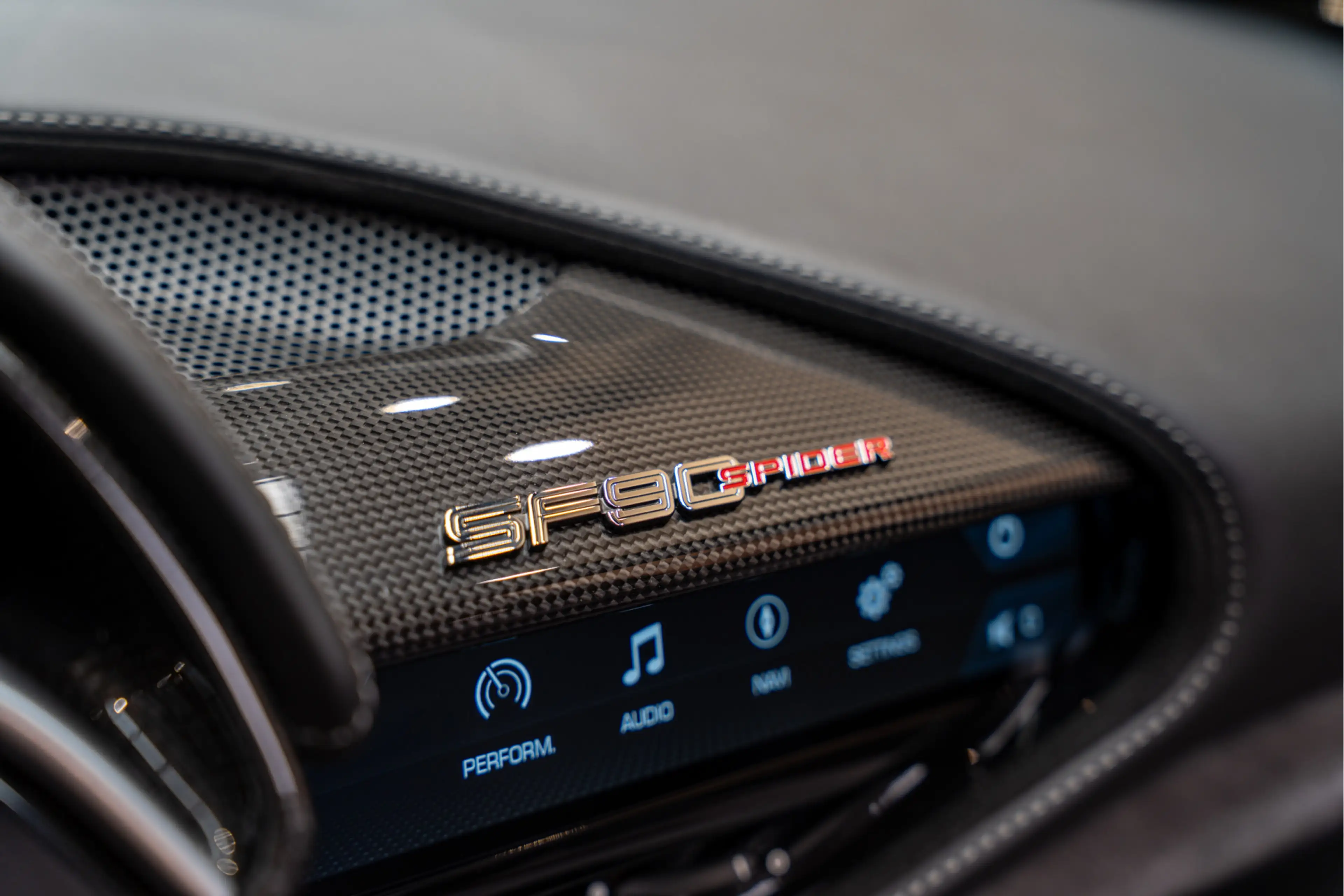 Ferrari SF90 Spider Full Carbon 4.0 V8 Carbon Seats — photo 38