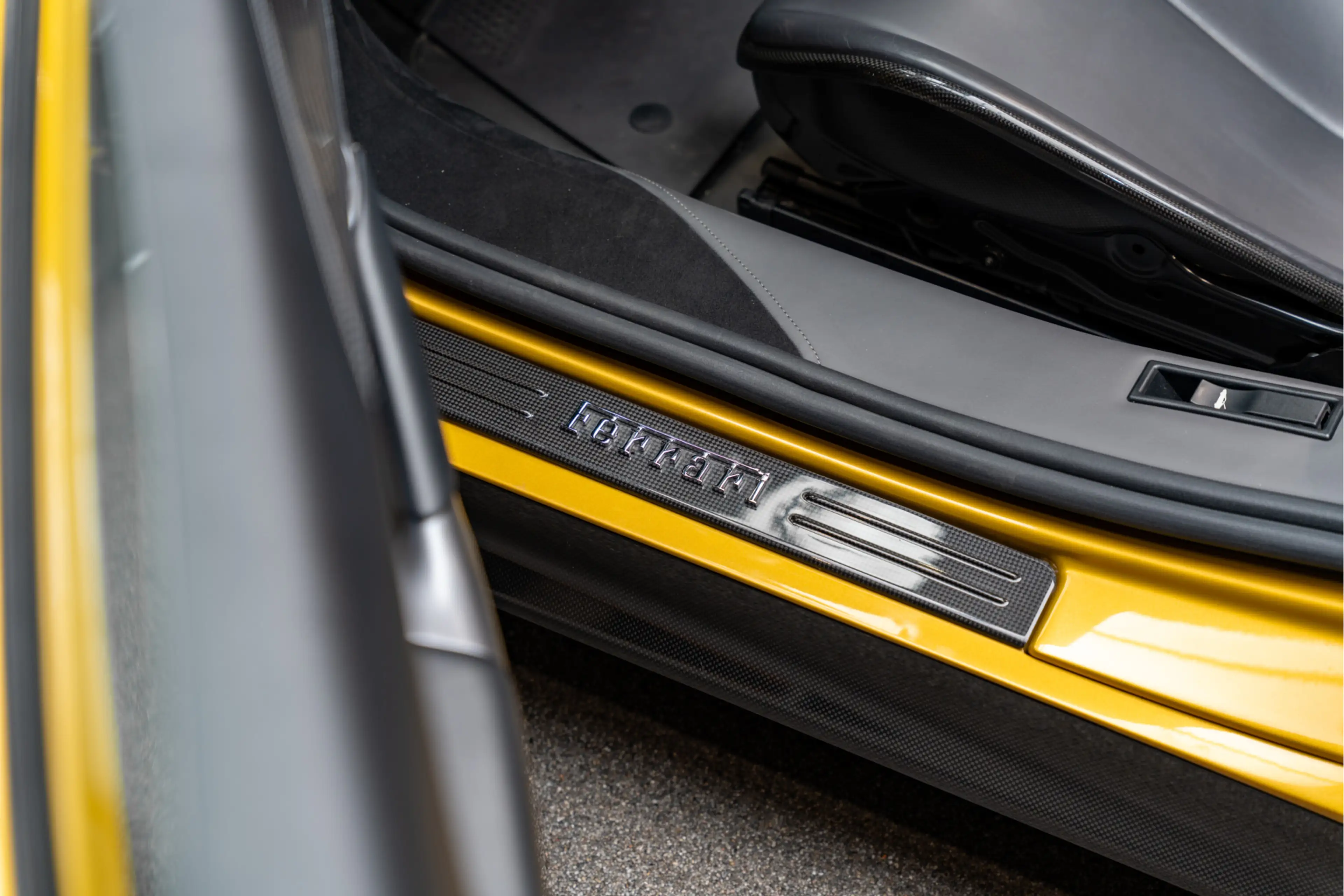 Ferrari SF90 Spider Full Carbon 4.0 V8 Carbon Seats — photo 29