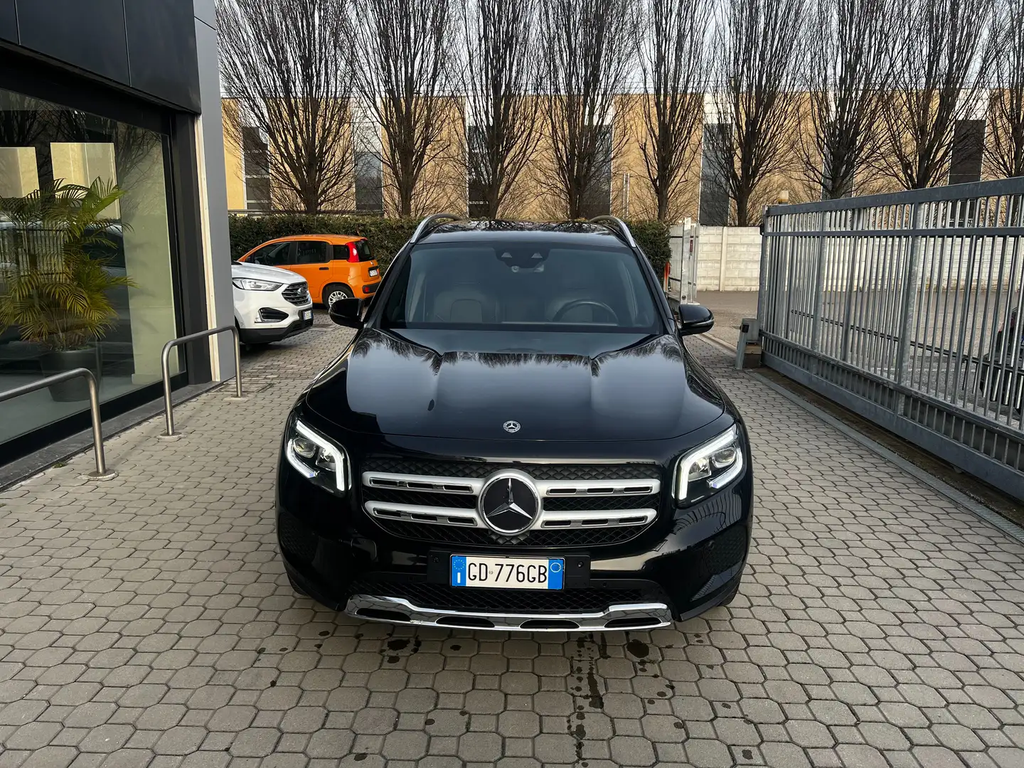 Mercedes-Benz GLB 180 GLB 180 d Sport Plus auto Zwart - 2