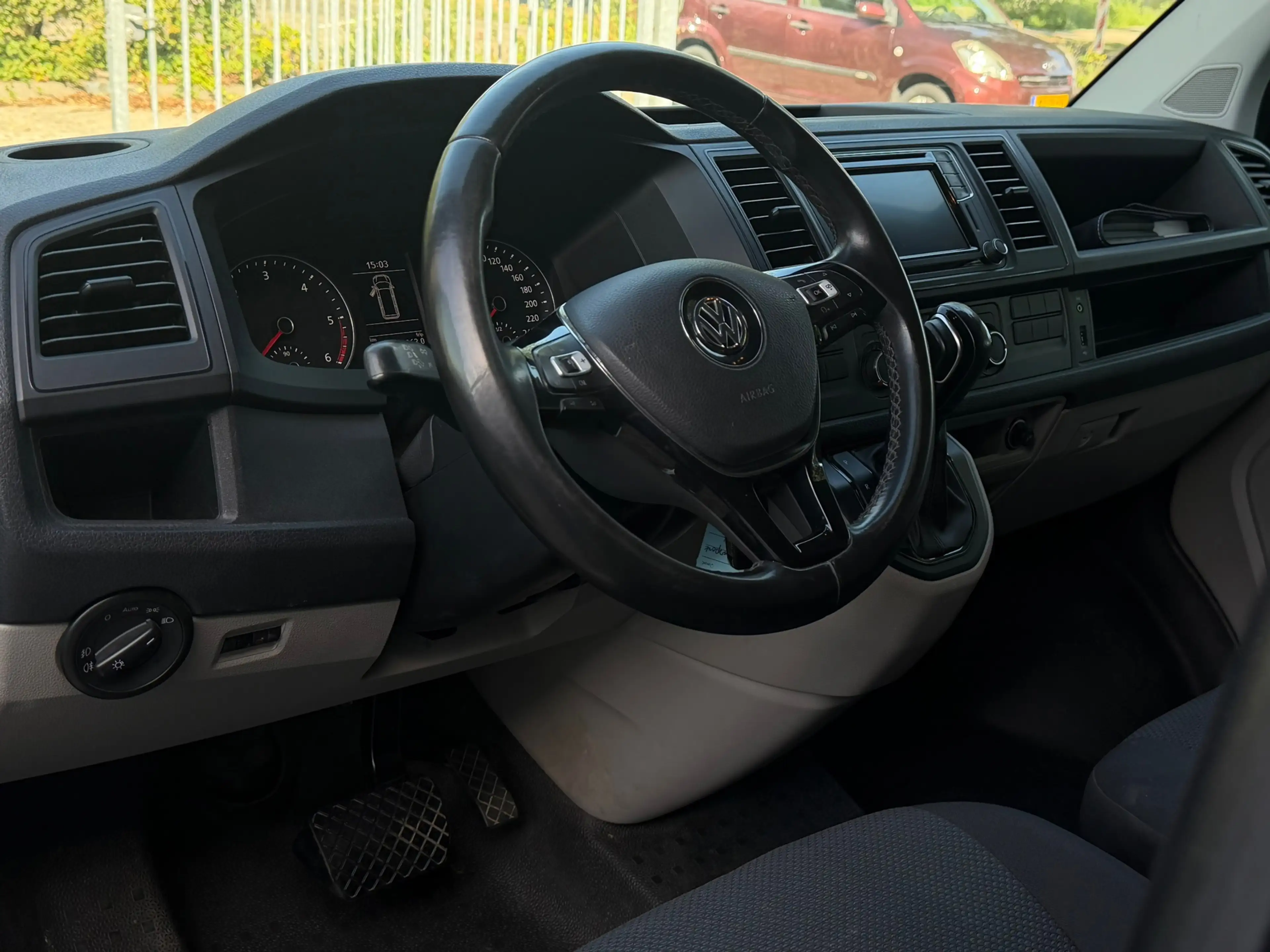 Volkswagen Transporter 2.0 TDI L1H2 Highline — photo 12