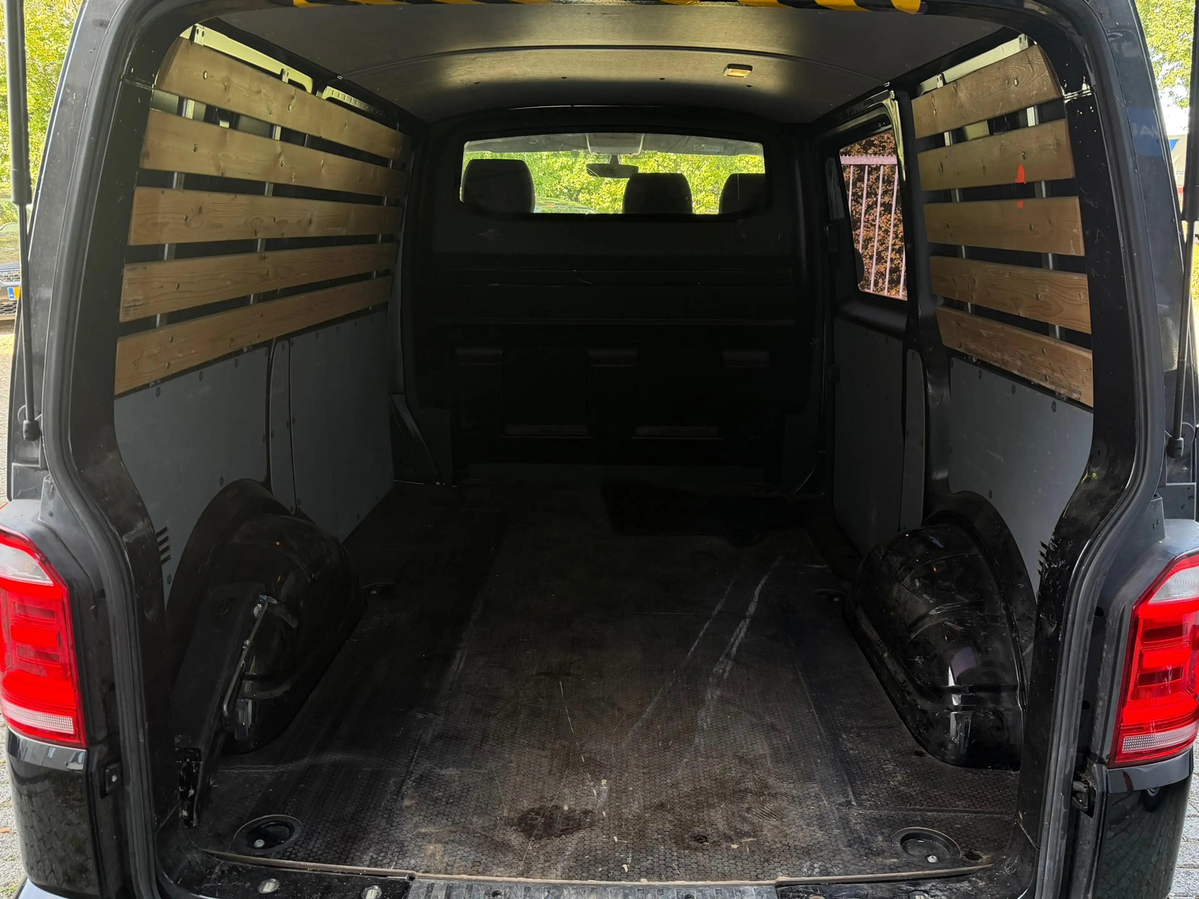 Volkswagen Transporter 2.0 TDI L1H2 Highline — photo 15