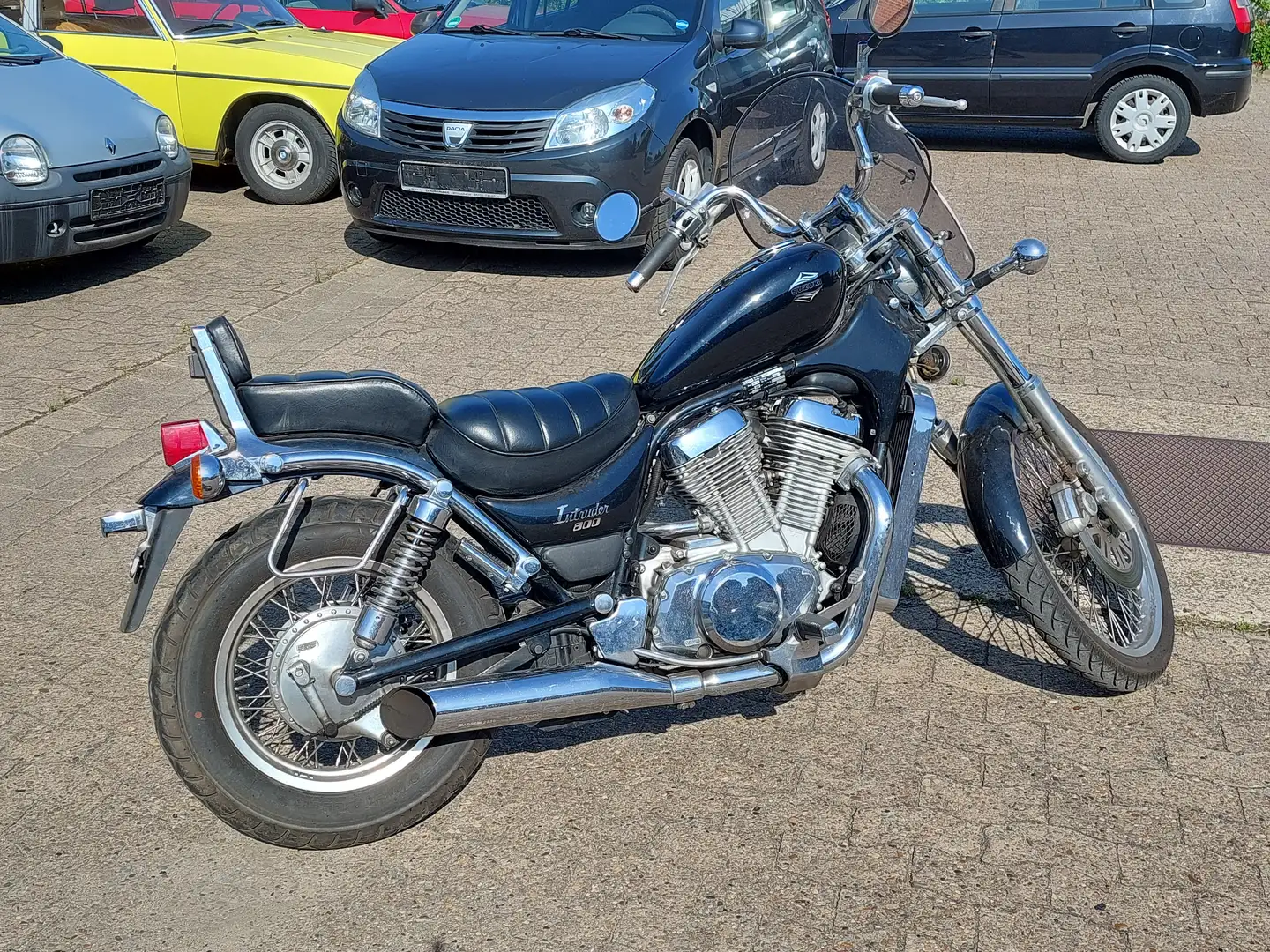 Suzuki Intruder C Intruder VS 800 Černá - 1