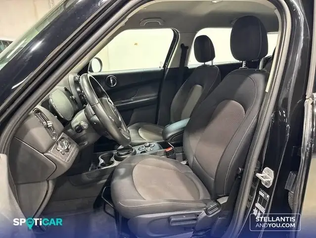 Mini Cooper Cooper view 9