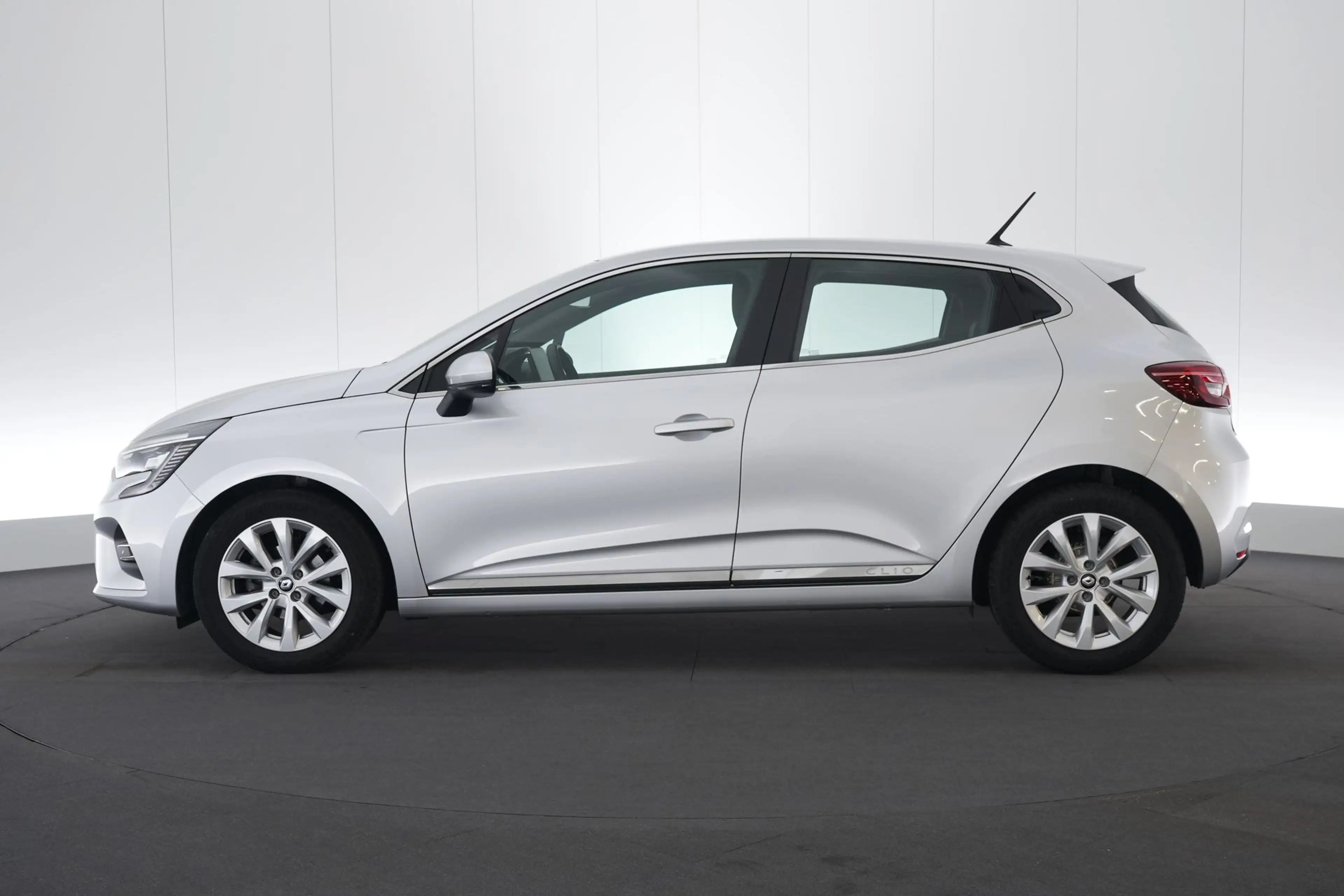 Renault Clio 1.0 TCe Intens LED GPS PDC CAM Keyless Carplay — photo 11