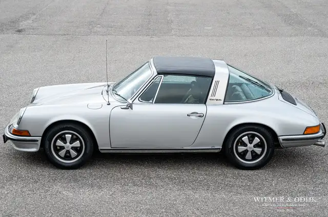 Porsche 911 view 3