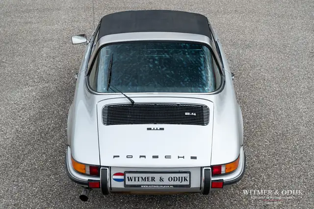 Porsche 911 view 9