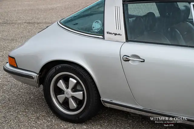 Porsche 911 view 14