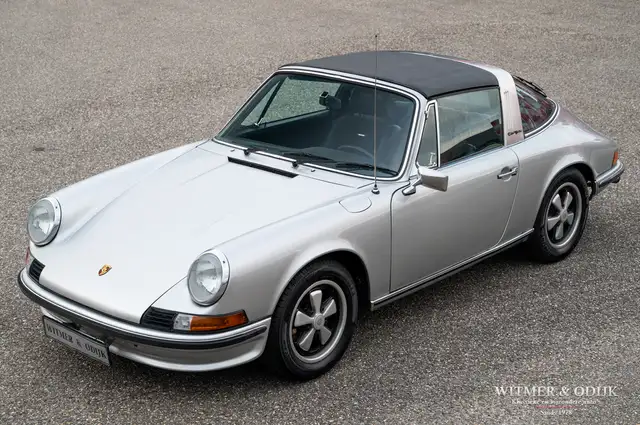 Porsche 911 view 2