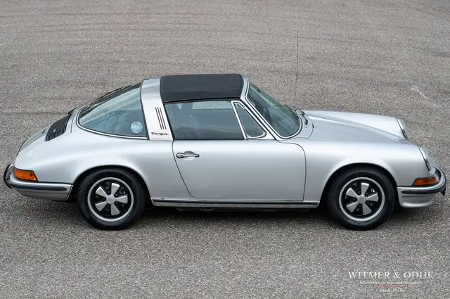Porsche 911 view 10