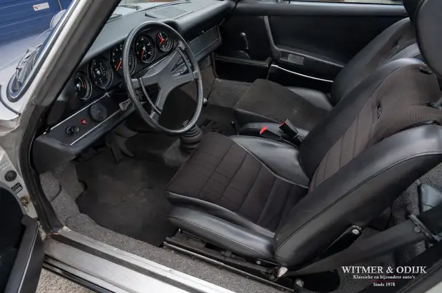 Porsche 911 view 4