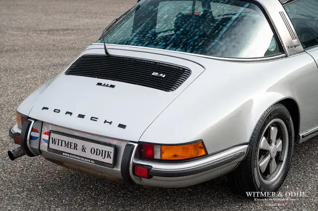 Porsche 911 view 13