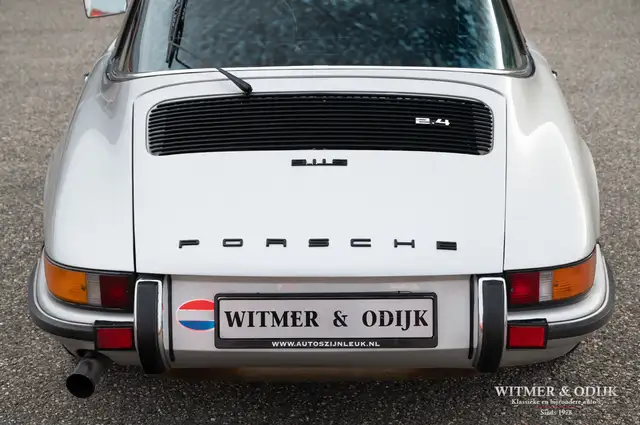 Porsche 911 view 12