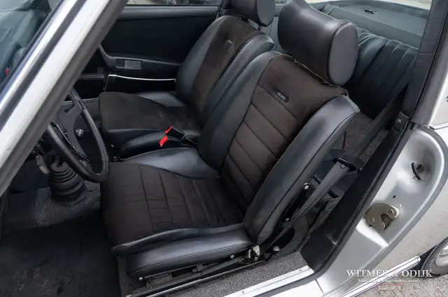 Porsche 911 view 5