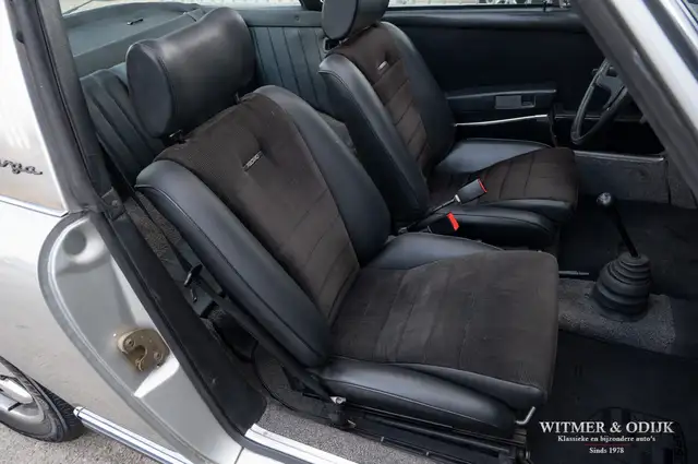 Porsche 911 view 6