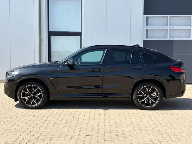 BMW X4 view 4