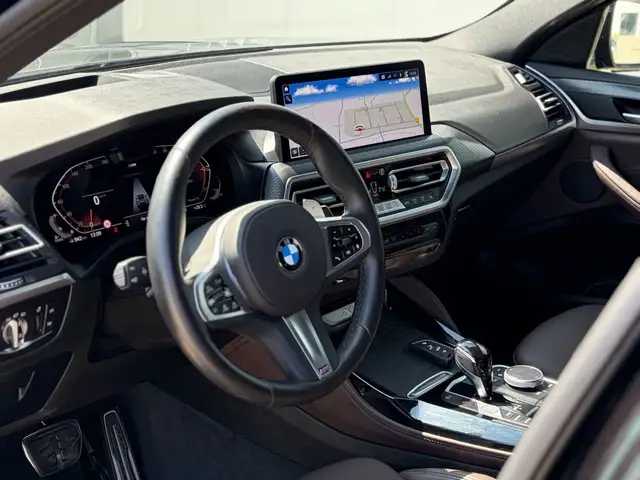 BMW X4 view 11