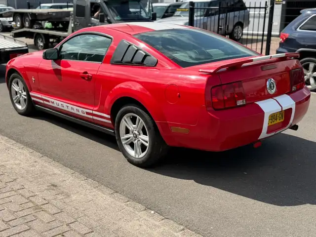 Ford Mustang view 5