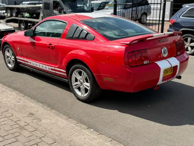 Ford Mustang view 3