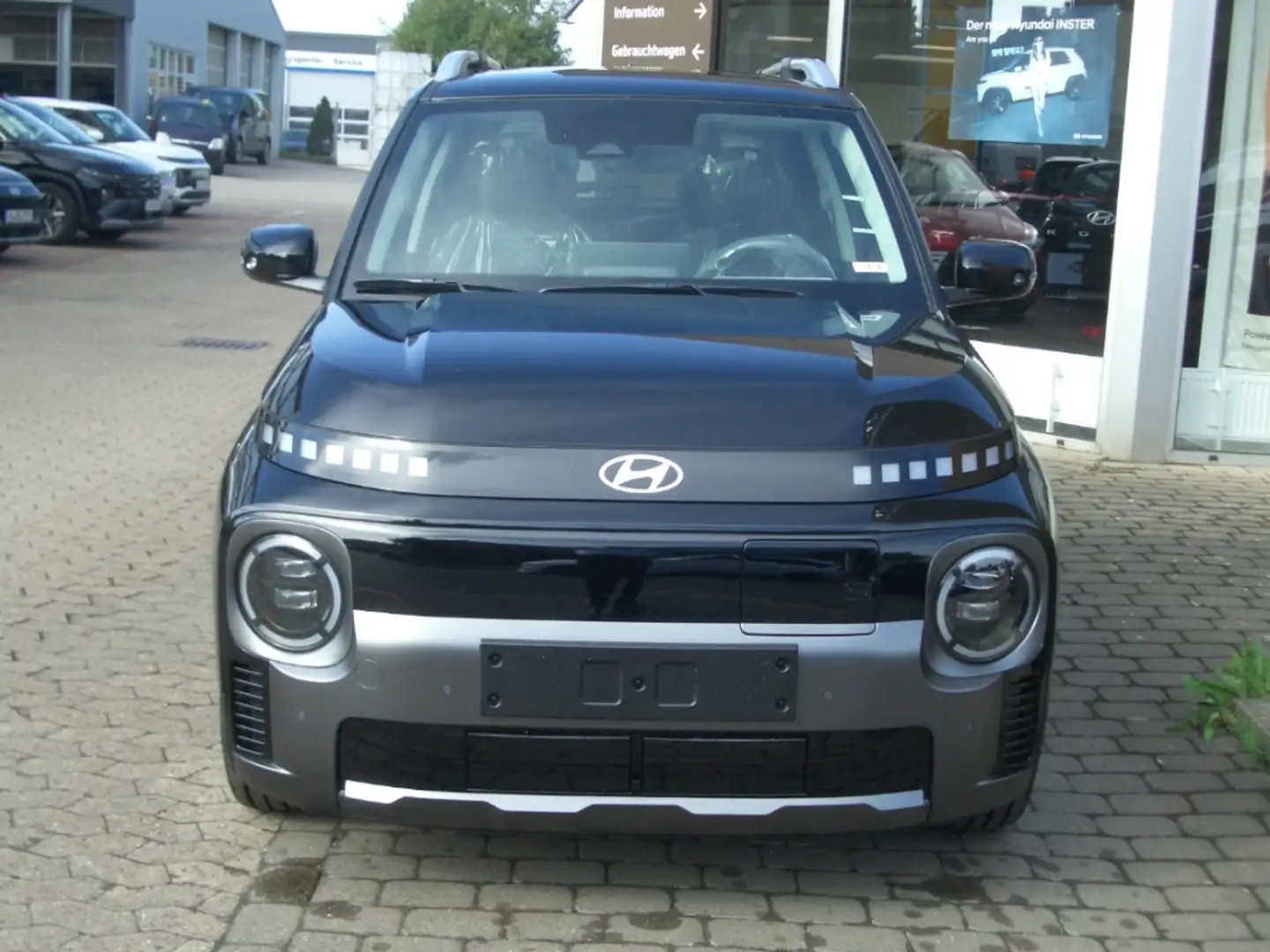 Hyundai Inster CROSS Elektro 49 kWh Effizienz, Glasdach Noir - 2