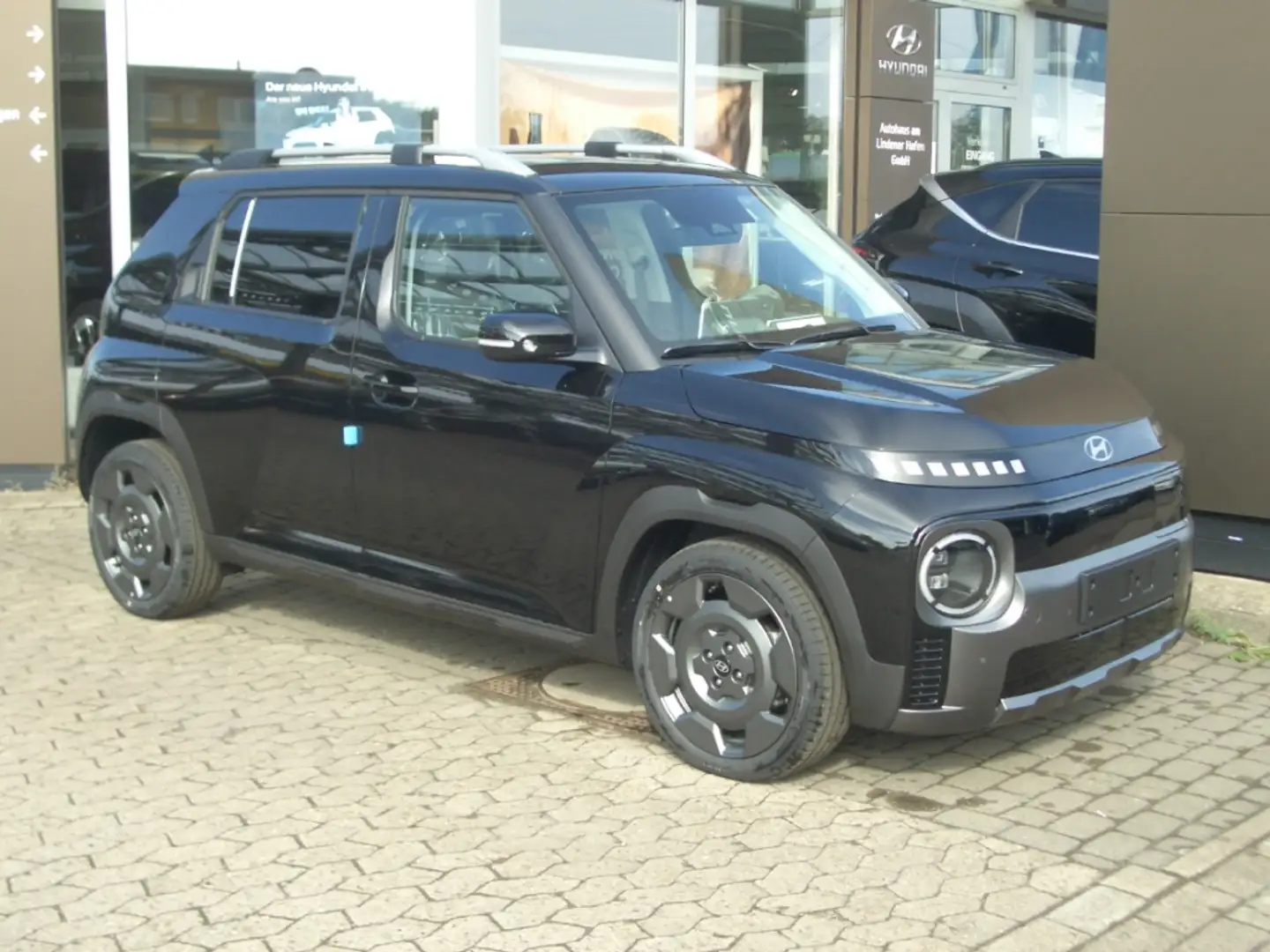 Hyundai Inster CROSS Elektro 49 kWh Effizienz, Glasdach Noir - 1