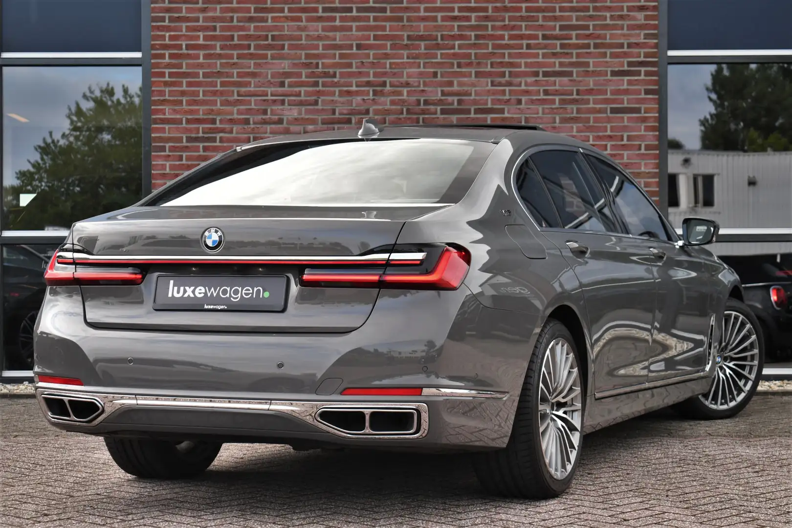 BMW 760 7-serie M760Li xDrive 6.6 V12 | Bernina-grau | NL- Grijs - 2