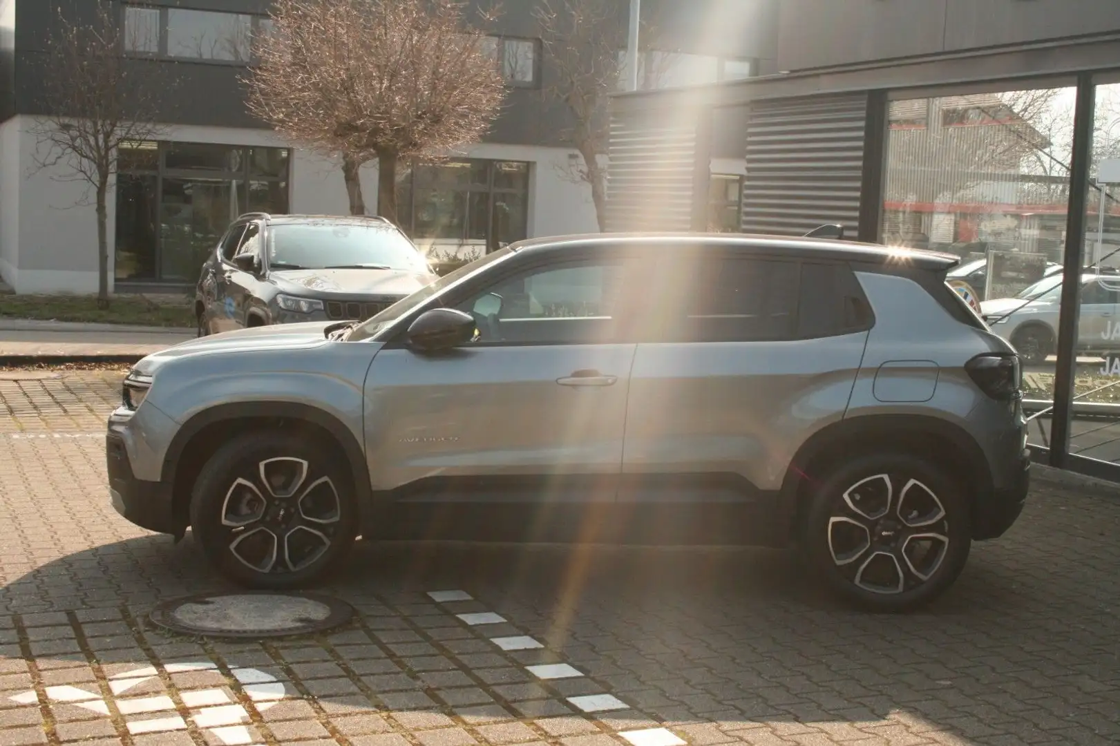 Jeep Avenger Elektro Summit Grau - 2