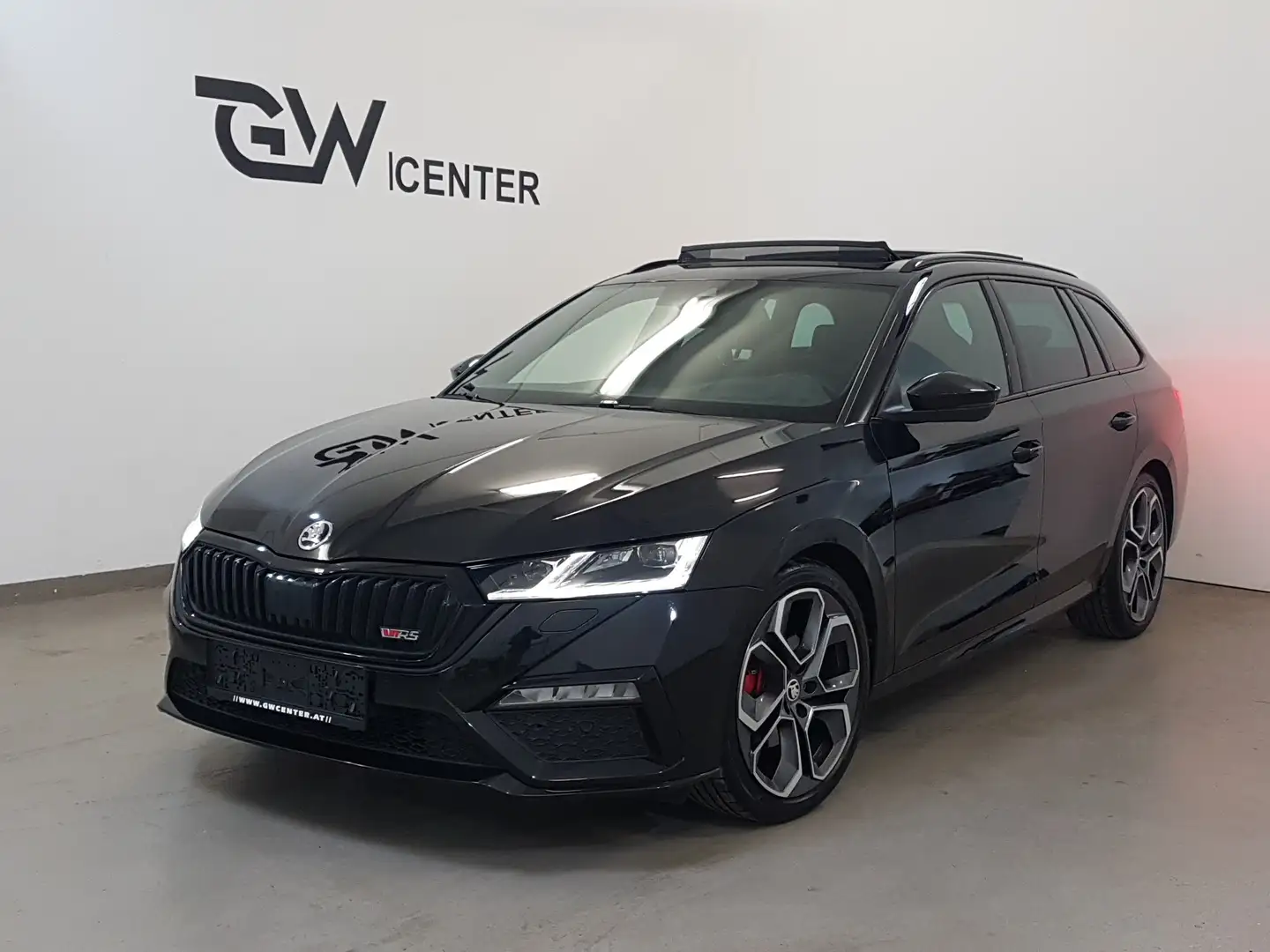 Skoda Octavia Combi 2,0 TDI DSG RS Matrix Panorama HUD AllBlack Schwarz - 2
