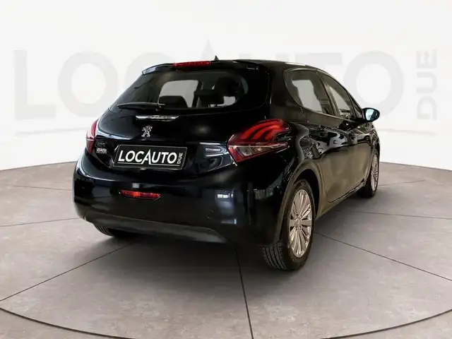Peugeot 208 view 3