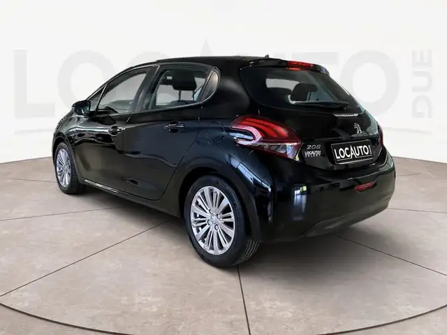 Peugeot 208 view 4