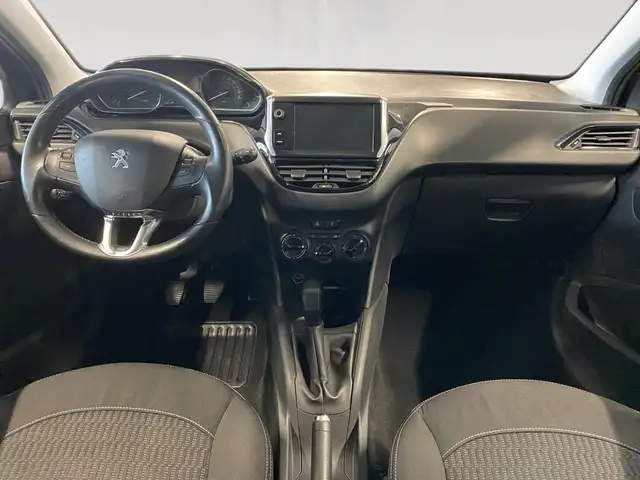 Peugeot 208 view 5