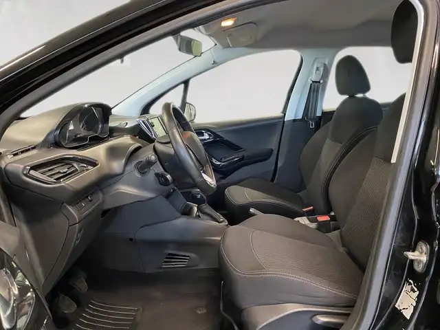 Peugeot 208 view 6