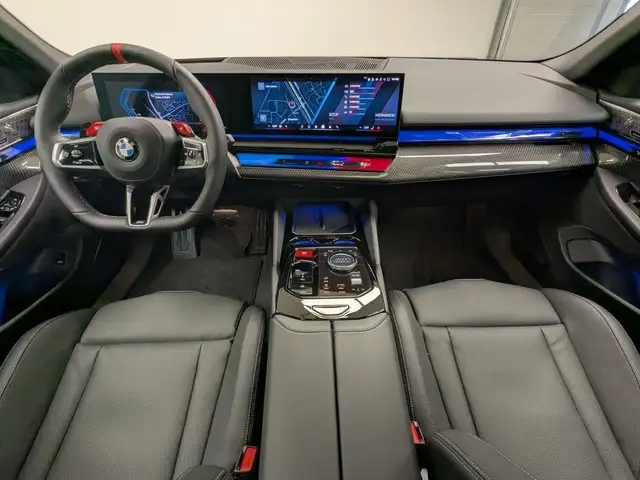 BMW M5 view 9