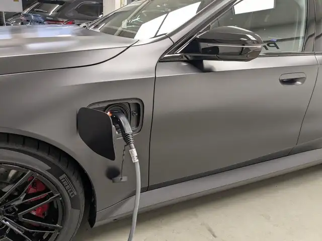 BMW M5 view 6