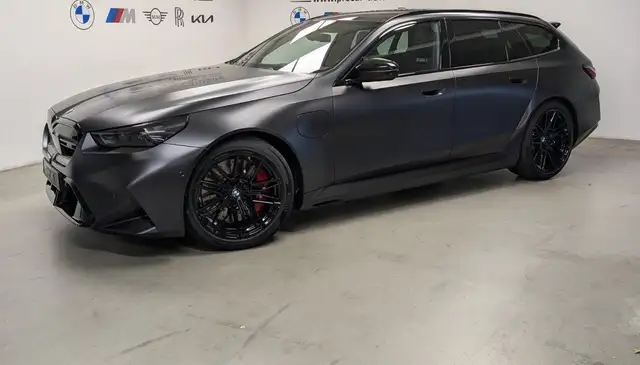 BMW M5 view 2