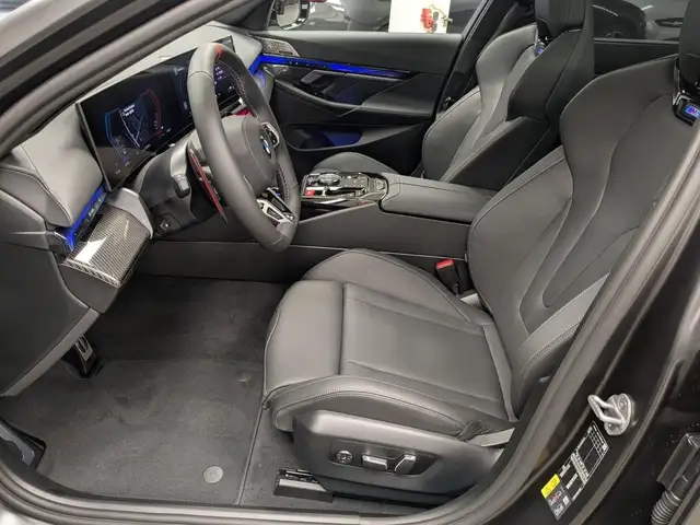 BMW M5 view 13