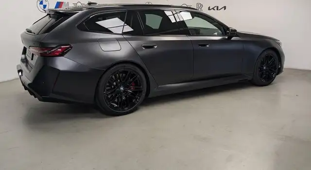 BMW M5 view 5