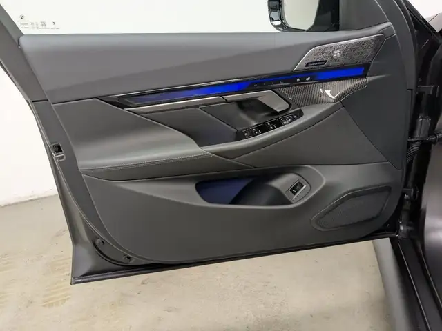BMW M5 view 12