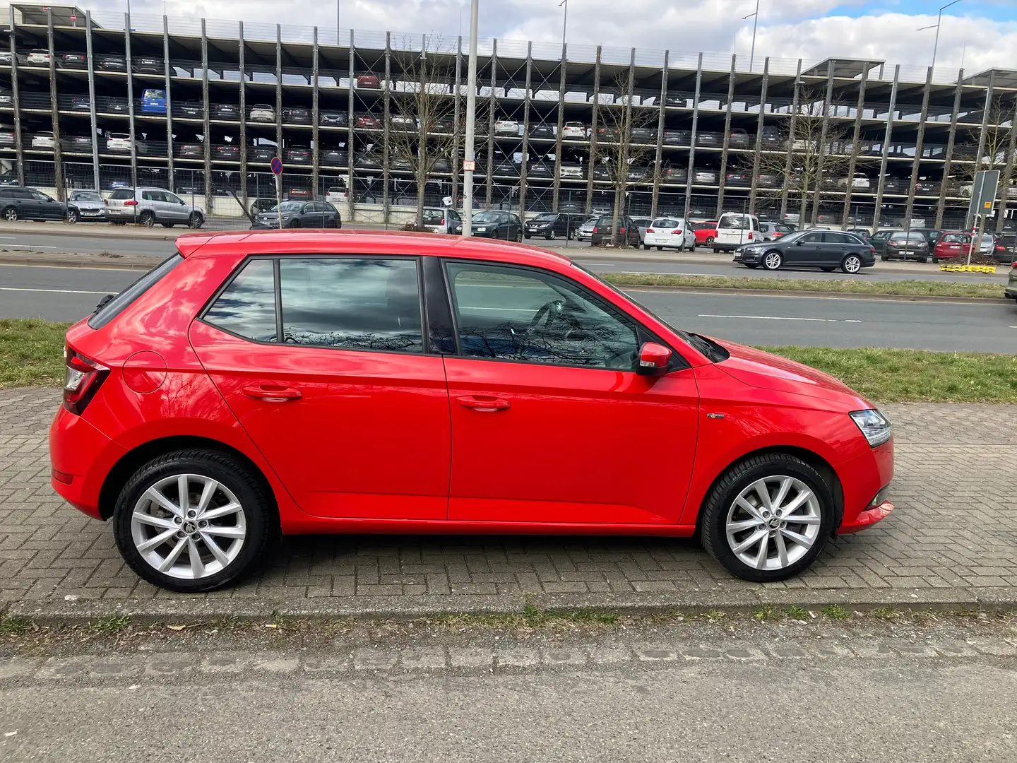 Skoda Fabia Soleil-1.0.TSI+NAVI+PDC+SHZ+Alu Rot - 2