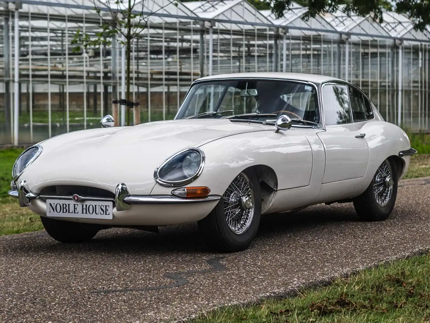 Jaguar E-Type Series 1 FHC Wit - 1