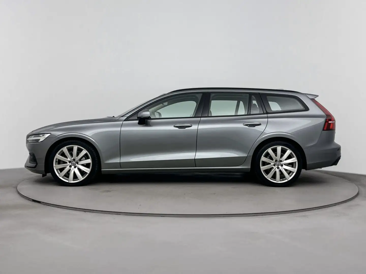 Volvo V60 2.0 B3 Momentum | Cruise Control | Virtual | Clima Grijs - 2