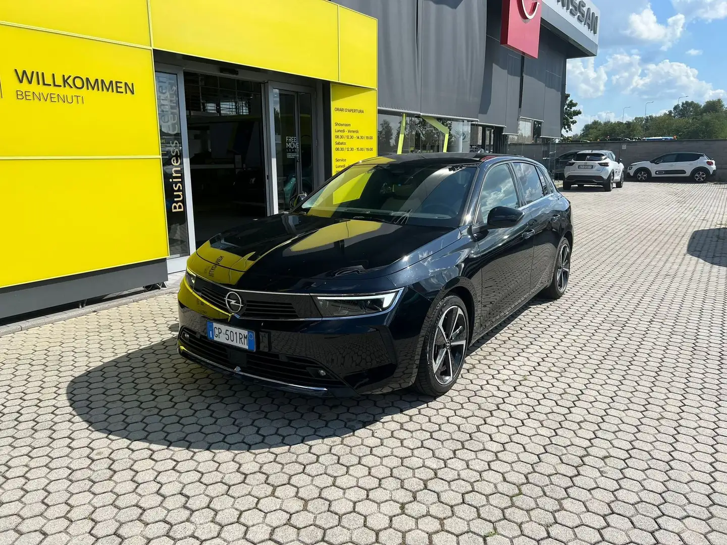 Opel Astra Astra 1.6 Plug-in Hybrid 180 CV AT8 Business Eleg Zwart - 1