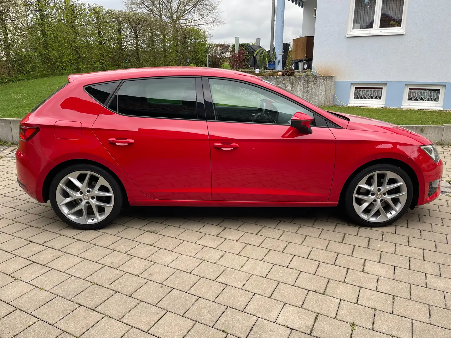 SEAT Leon Leon 1.8 TSI FR AHK Standheizung Soundsys Rot - 1