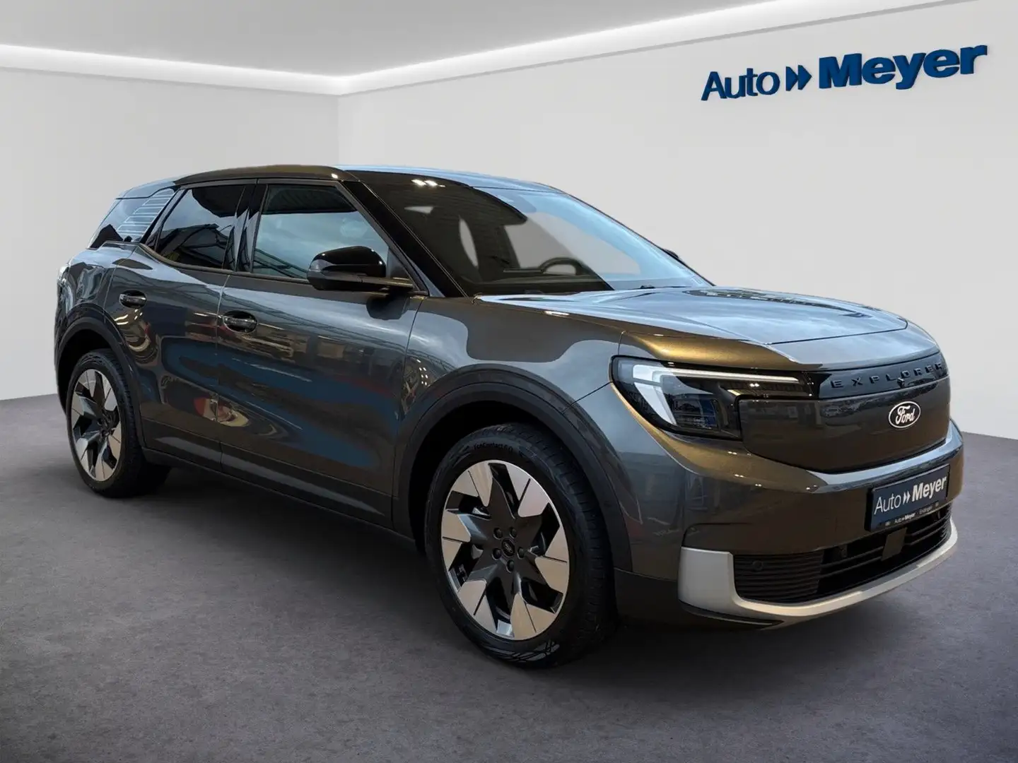 Ford Explorer EV 79 kWh Extended Range PREMIUM AWD Grau - 2