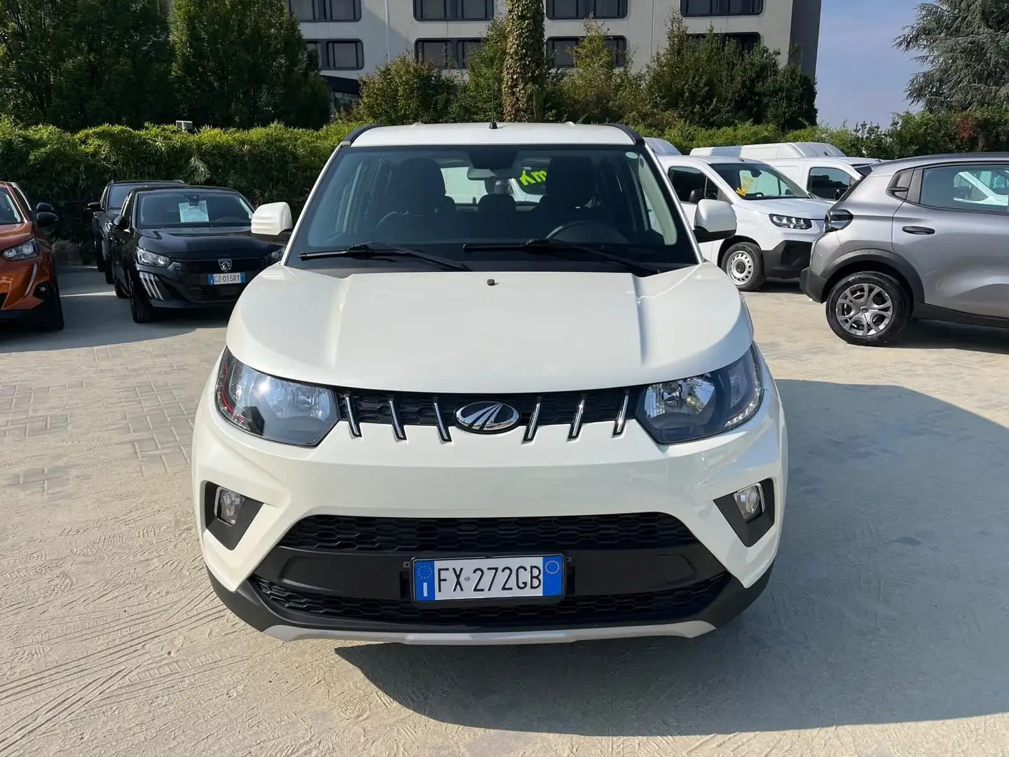 Mahindra KUV100 KUV100 1.2 K8 Weiß - 2
