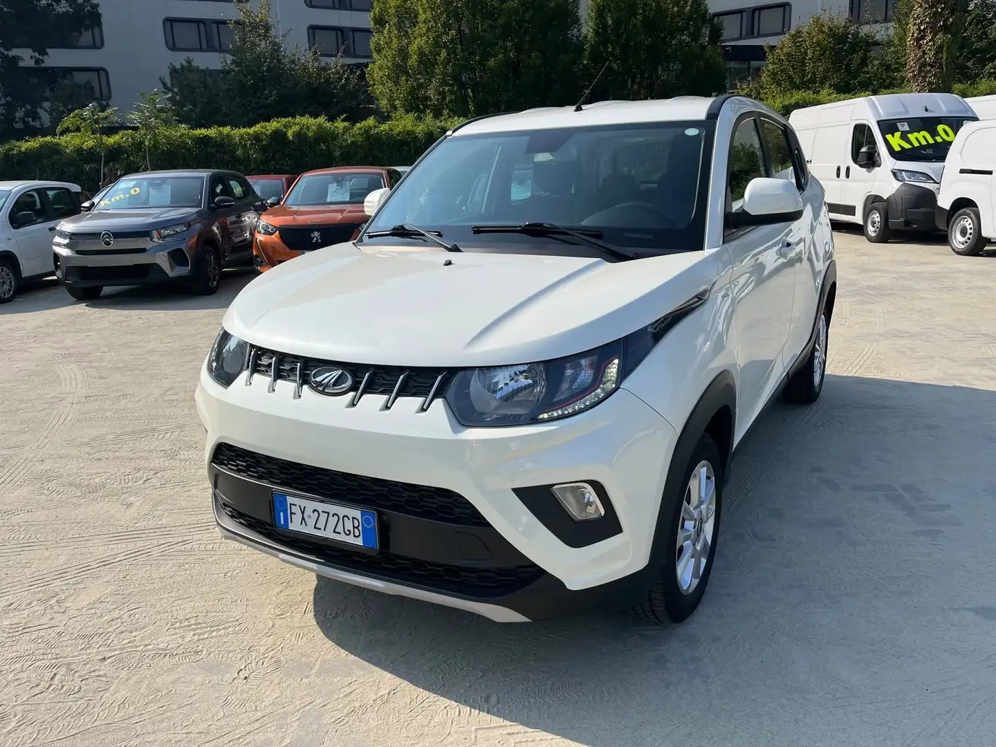 Mahindra KUV100 KUV100 1.2 K8 Weiß - 1