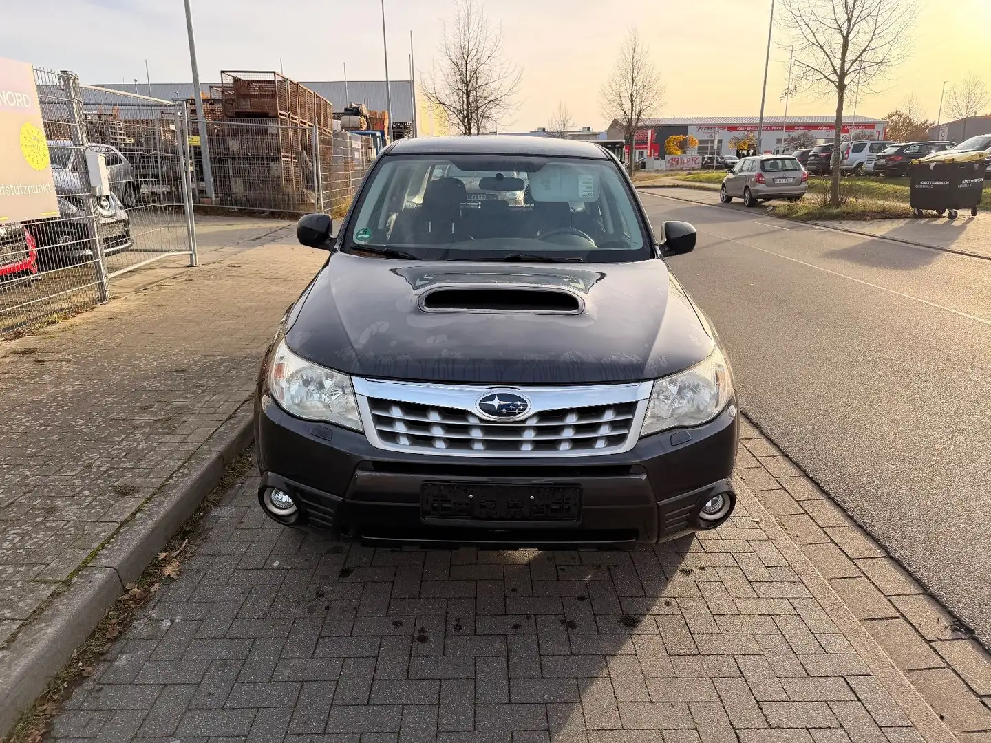 Subaru Forester Active *1.HAND*KLIMAAUTO*AHK*ALLRAD*AHK Grau - 2
